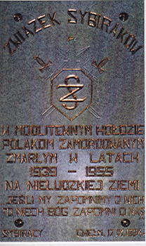 W bazylice Narodzenia Najwitszej Marii Panny w Chemie granitowa tablica z hodownicza inskrypcj dedykowana ofiarom Sybiru wystawi Oddzia ZS w Chemie.  .