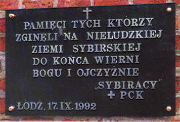 Z inicjatywy Oddziau ZS , nakadem sybirakw oraz Zarzdu Wojewdzkiego PCK w odzi zostaa wystawiona marmurowa tablica na terenie Muzeum Tradycji Niepodlegociowych - w miejscu byego hitlerowskiego obozu na Radogoszczy. 