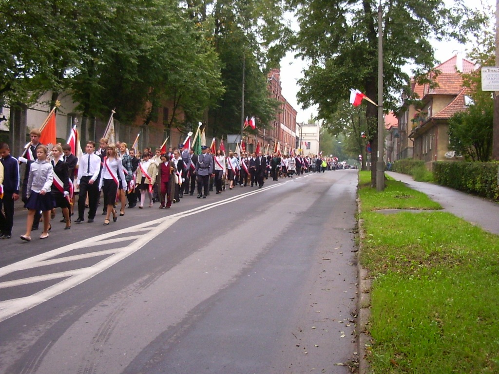 Przemarsz pocztw ulicami Biaegosdoku. Trasa marszu liczya przeszo 3 km.